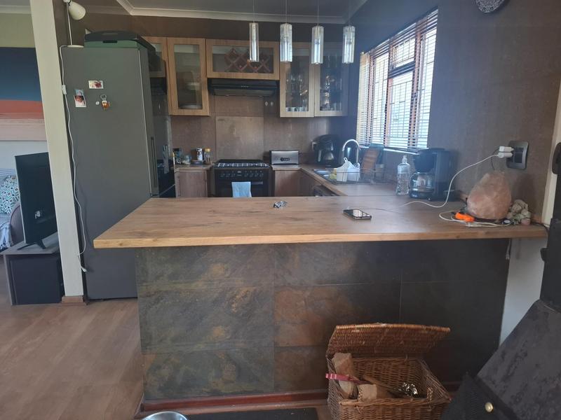 3 Bedroom Property for Sale in Vredekloof East Western Cape